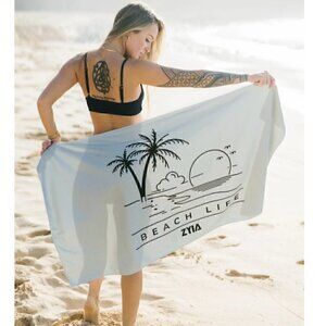 NWOT Zyia Beach Life Microfiber Stretch Towel in Gray